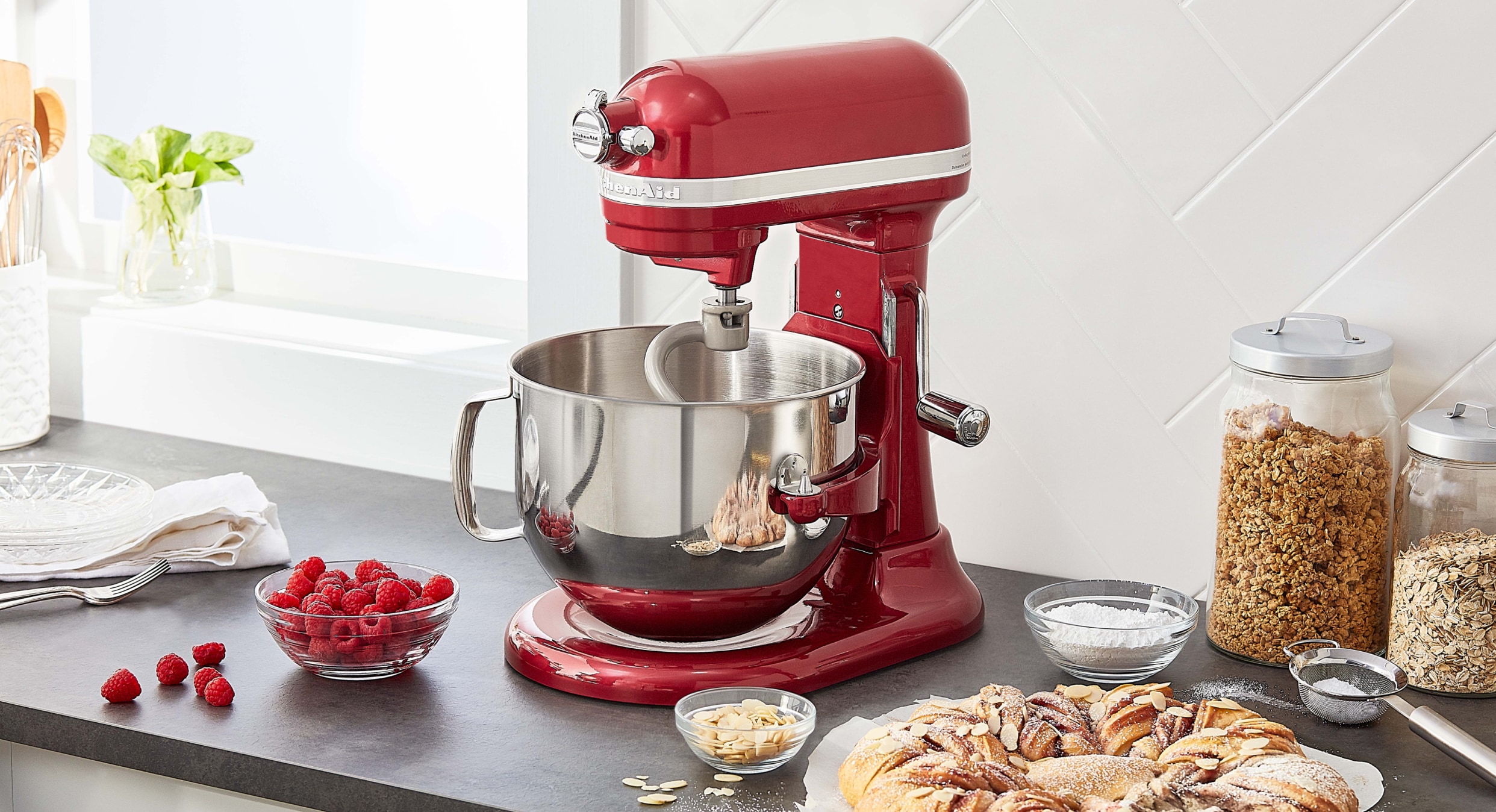 Stand mixer on a kitchen counter 