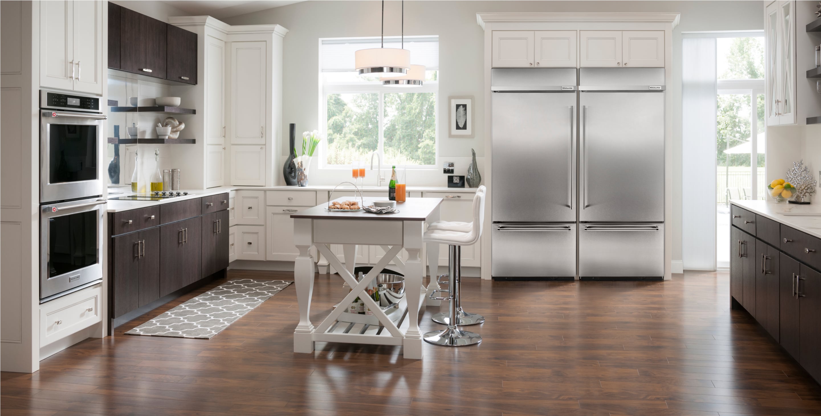 A light, bright kitchen filled with built-in KitchenAid® appliances.