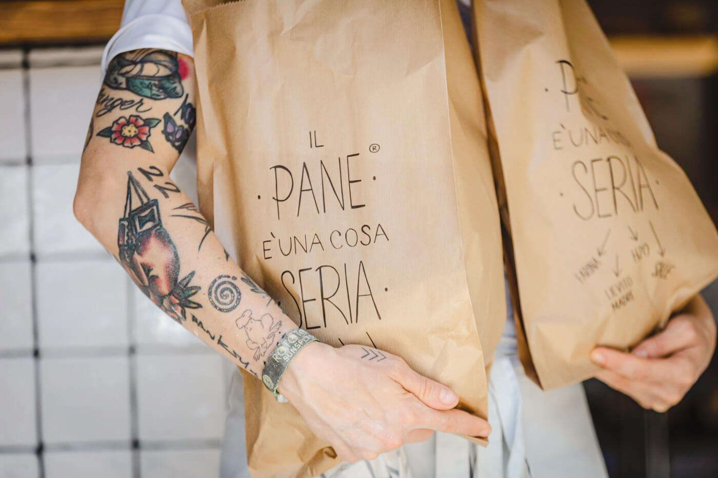 A brown paper bag with the Italian phrase, Il pane è una cosa seria.