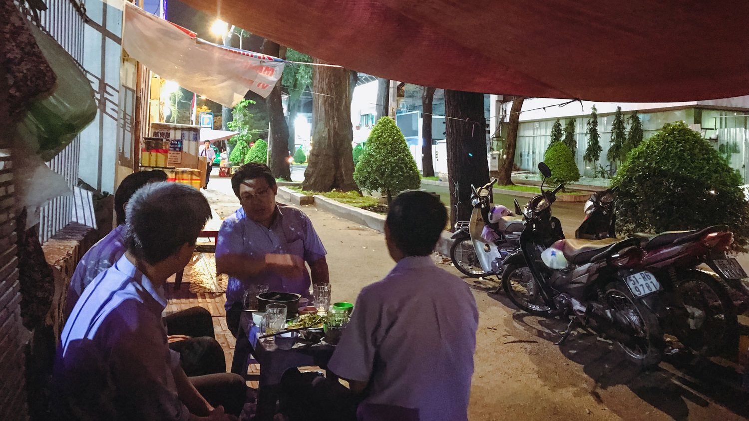 Two people sitting at a table outside to eat.