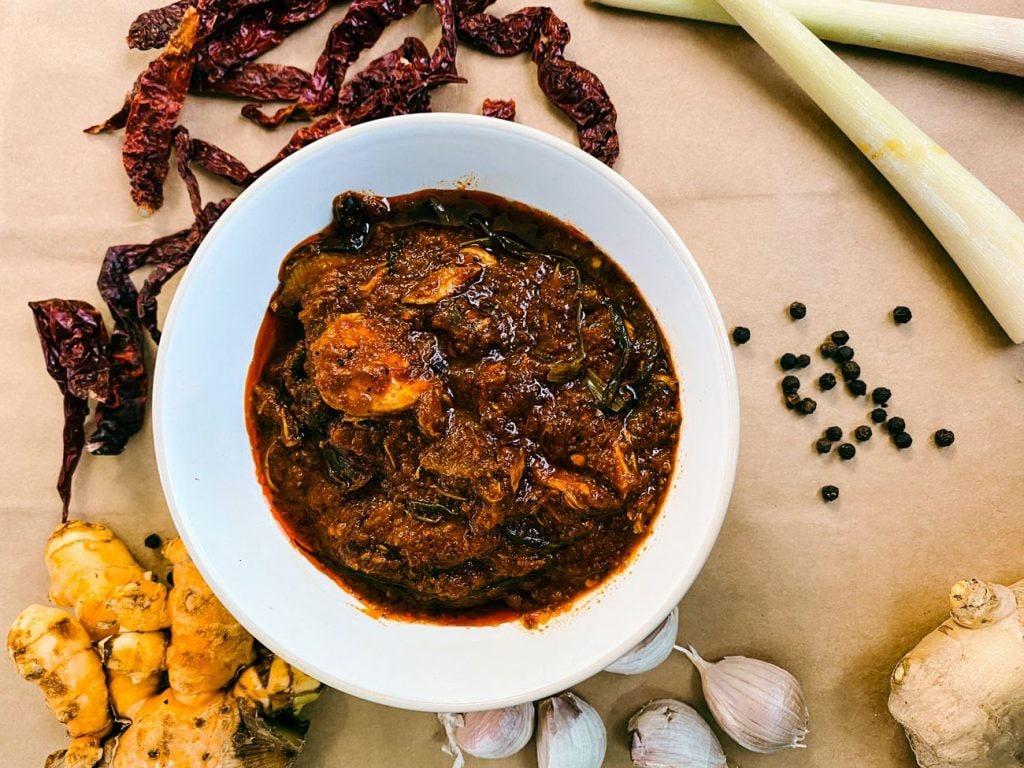 Boiled ikan buntal, stir-fried in a gravy of belacan, chili, garlic, onion and black peppercorn.