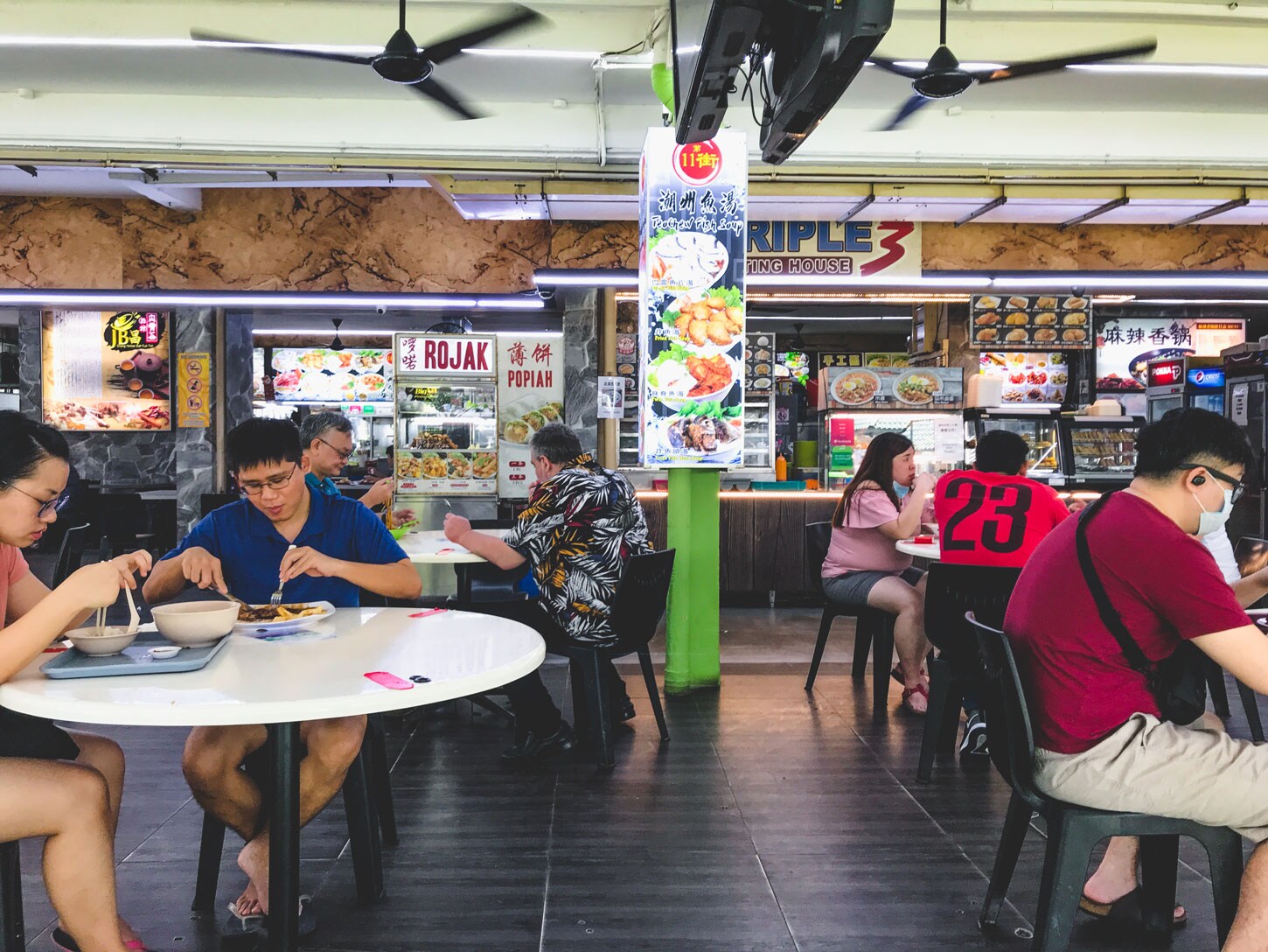 The hustle and bustle of Singaporean eateries.