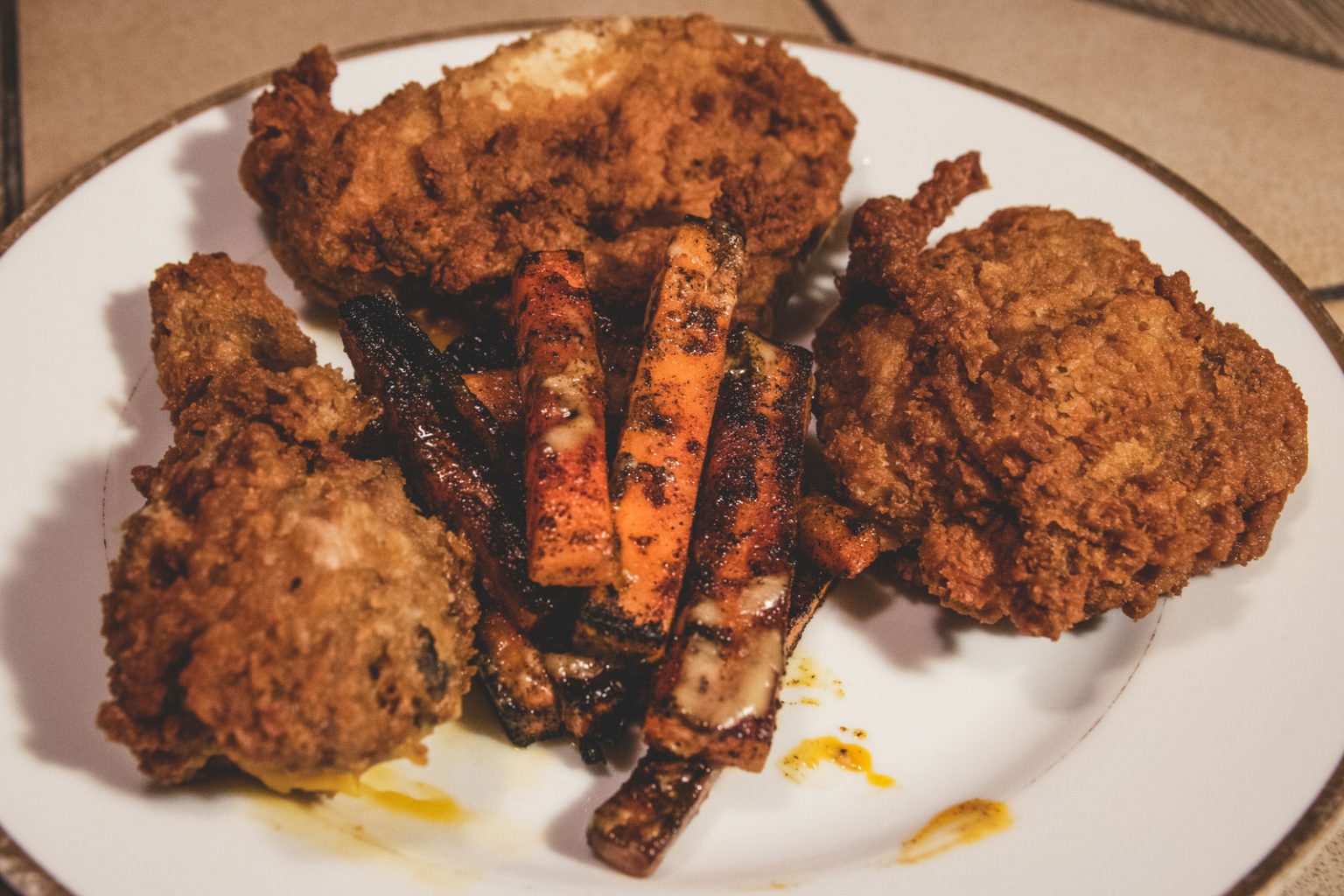 A large plate filled with Yemenite fried chicken.