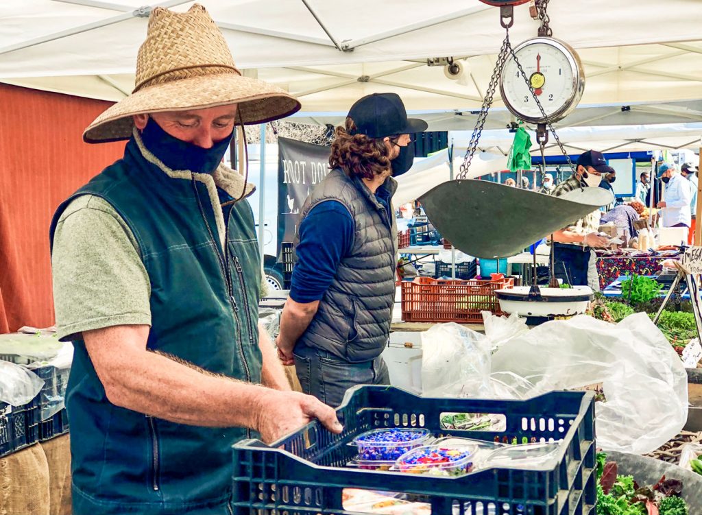 Two people shopping for edible flowers.