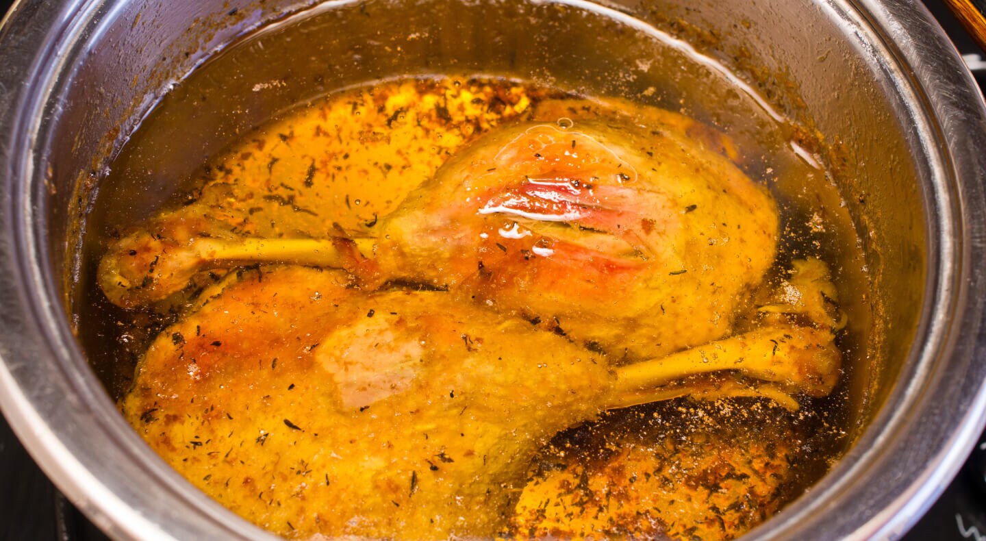 Chicken confit in a pot