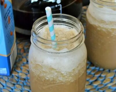Vanilla almond frozen coffee