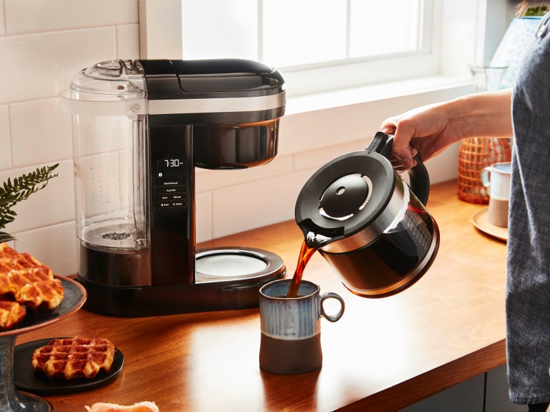 Person pouring coffee in a mug