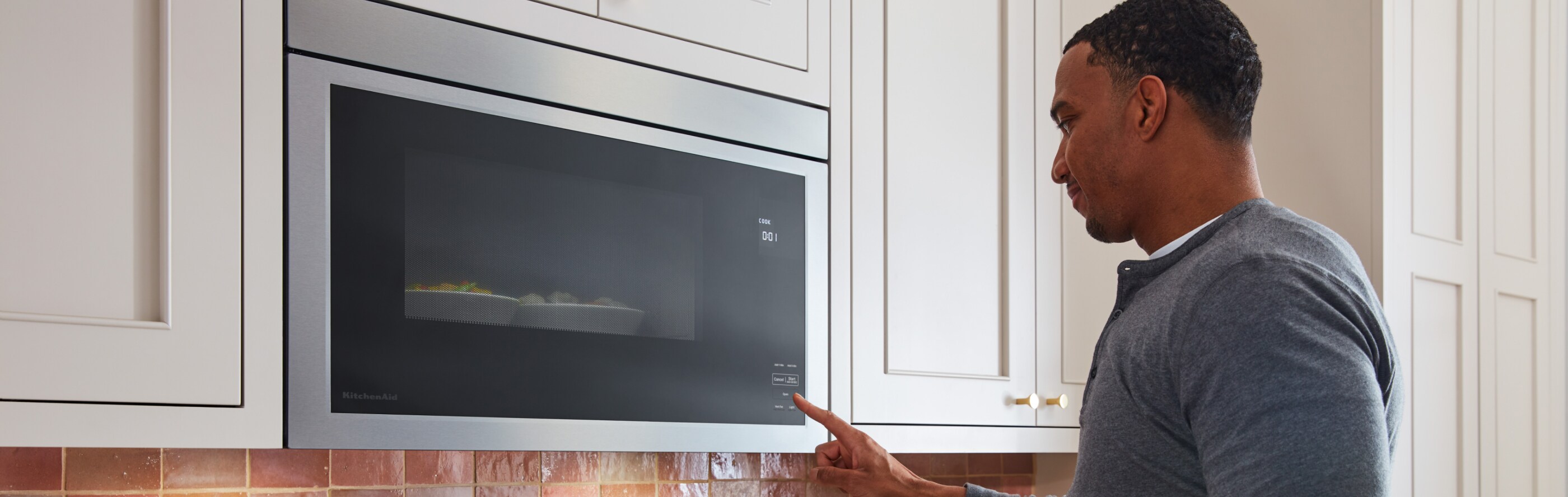Person steaming carrots in a microwave.