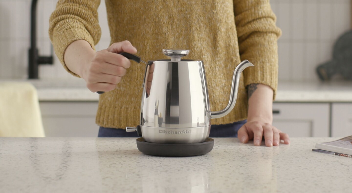 Maker setting stainless steel KitchenAid® electric kettle on countertop Maker setting stainless steel KitchenAid® electric kettle on countertop