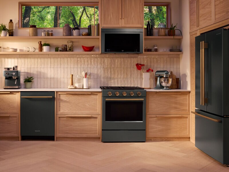 U-shaped modern kitchen with personalized appliances