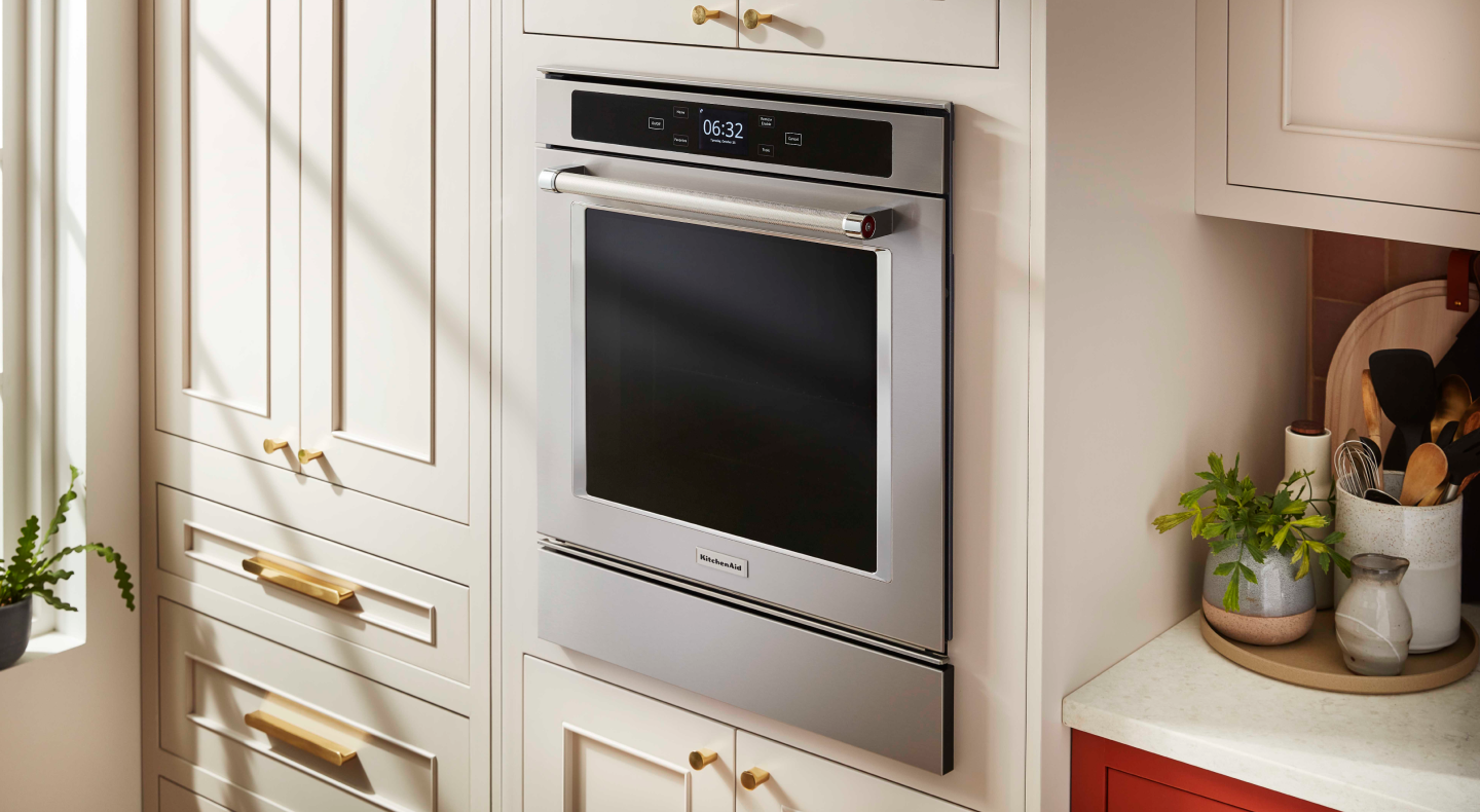 A single wall oven