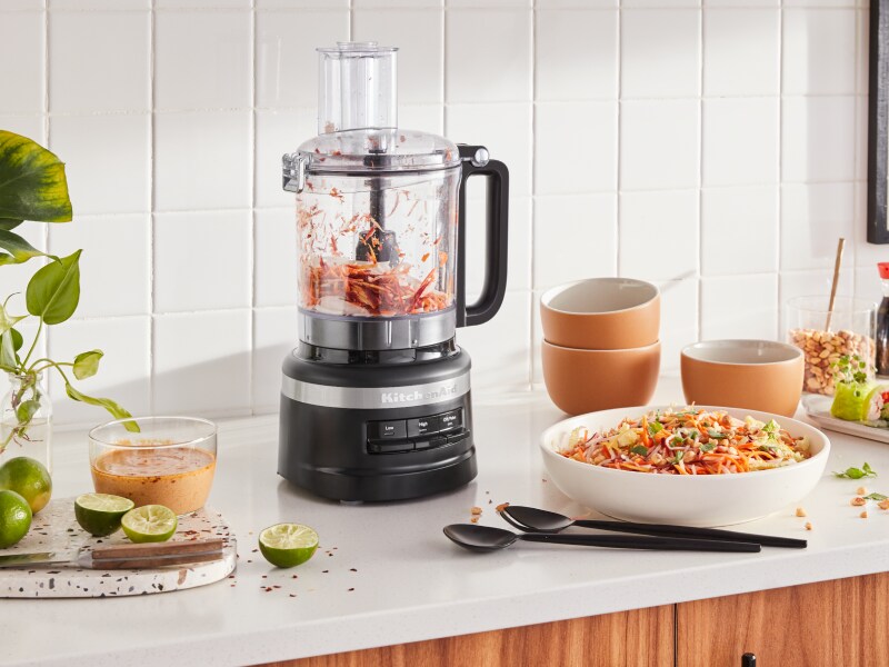 A food processor used to chop up mixed vegetables 