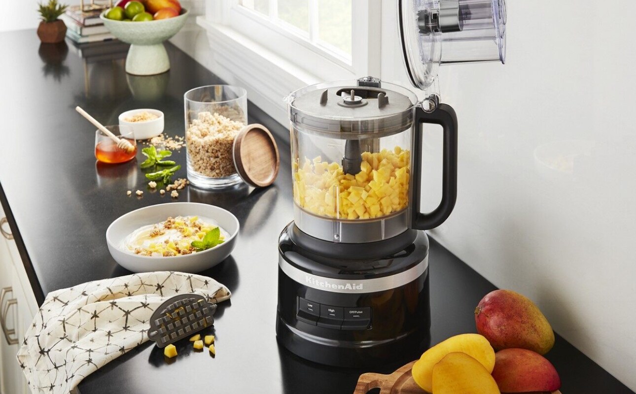schetsen huiselijk diagonaal Food Processor Sizes: Find the Right Fit | KitchenAid