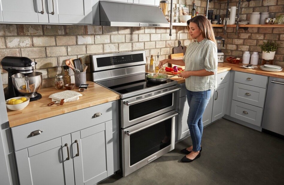 Gas vs. Electric Stoves What’s The Difference? KitchenAid
