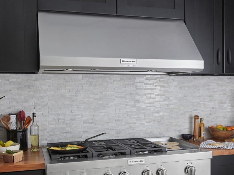 KitchenAid® wall canopy range hood above KitchenAid® gas stovetop KitchenAid® wall canopy range hood above KitchenAid® gas stovetop
