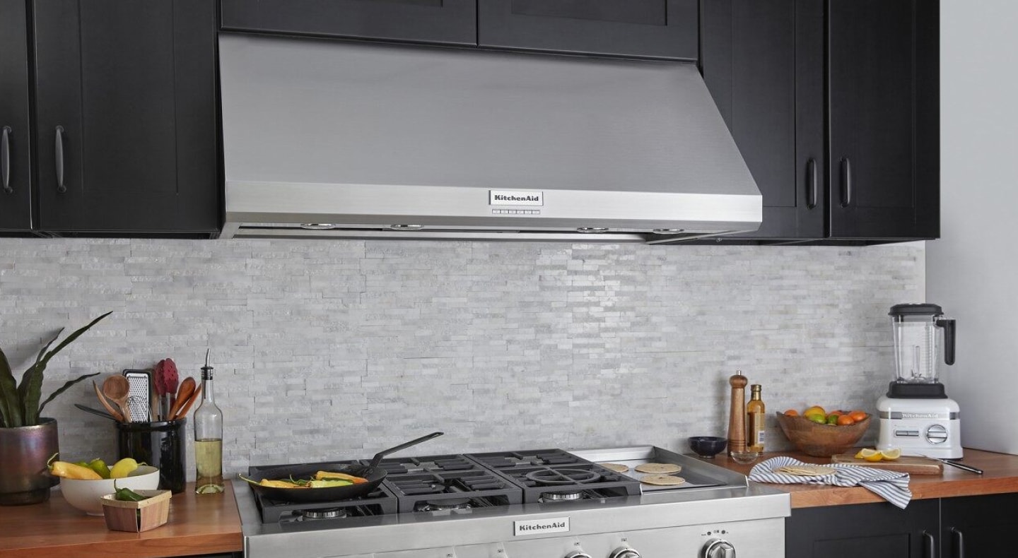 KitchenAid® wall canopy range hood above KitchenAid® gas stovetop KitchenAid® wall canopy range hood above KitchenAid® gas stovetop