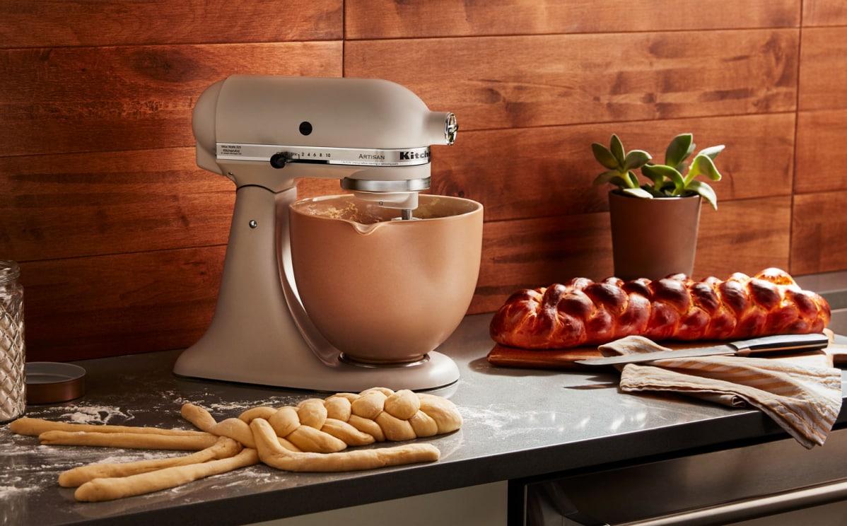 https://www.kitchenaid.com/content/dam/business-unit/kitchenaid/en-us/marketing-content/site-assets/page-content/pinch-of-help/how-to-make-bread-with-a-stand-mixer/how-to-make-bread-thumbnail.jpg