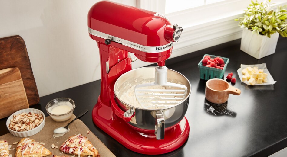 Stand mixer making pie crust dough