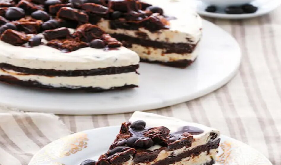 A layered chocolate and vanilla ice cream cake A layered chocolate and vanilla ice cream cake