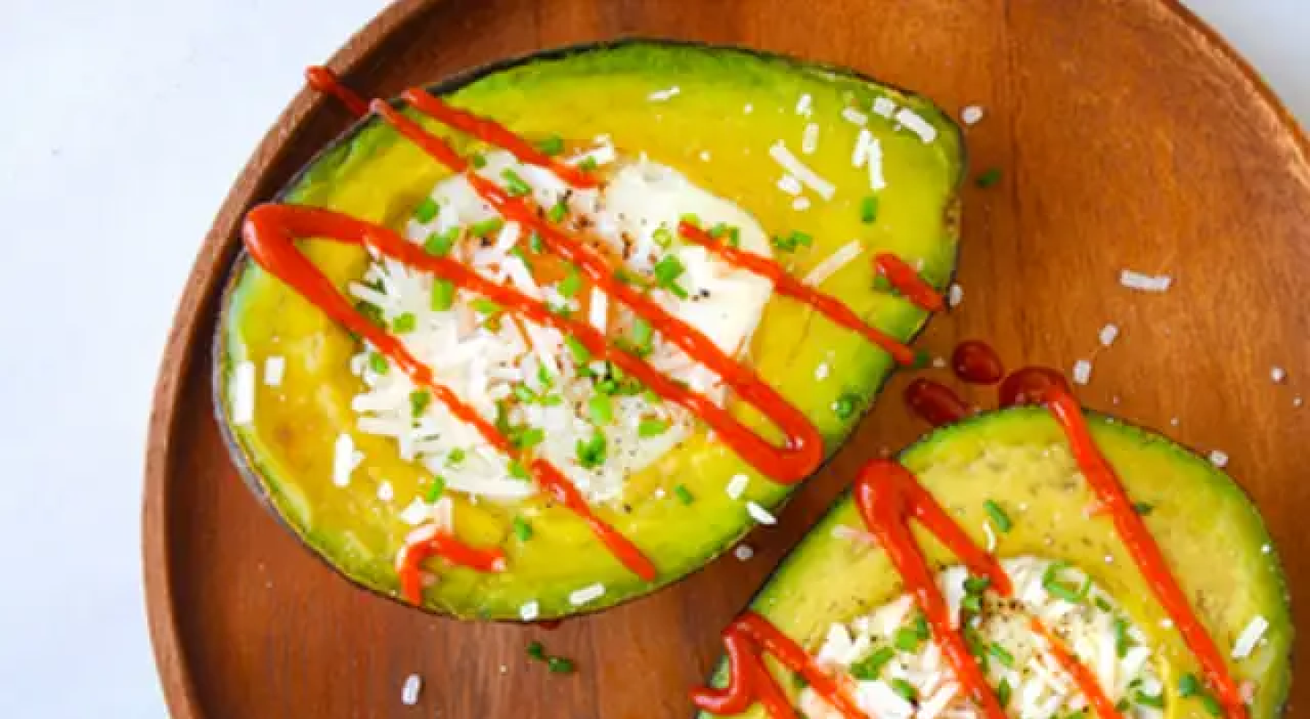 Baked avocado eggs with a drizzle of sriracha Baked avocado eggs with a drizzle of sriracha
