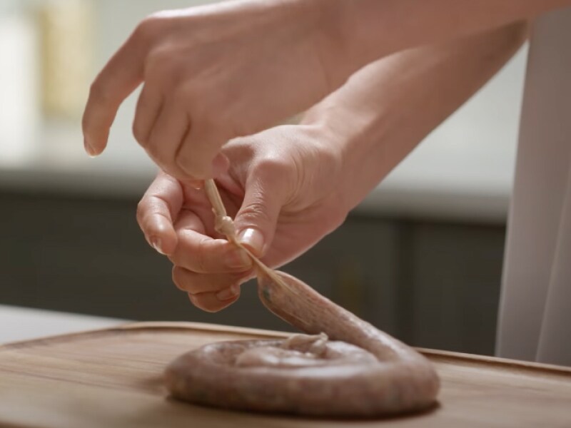 Person tying the casing closed