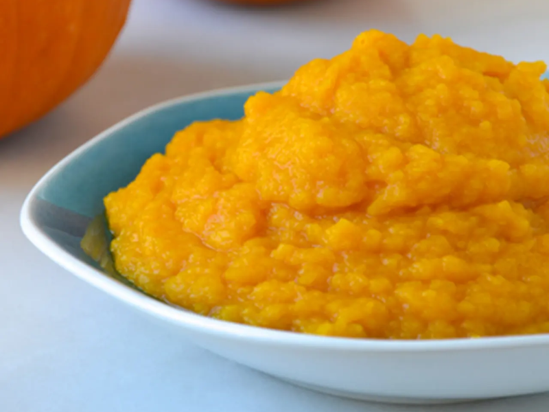 Bowl of pumpkin purée
