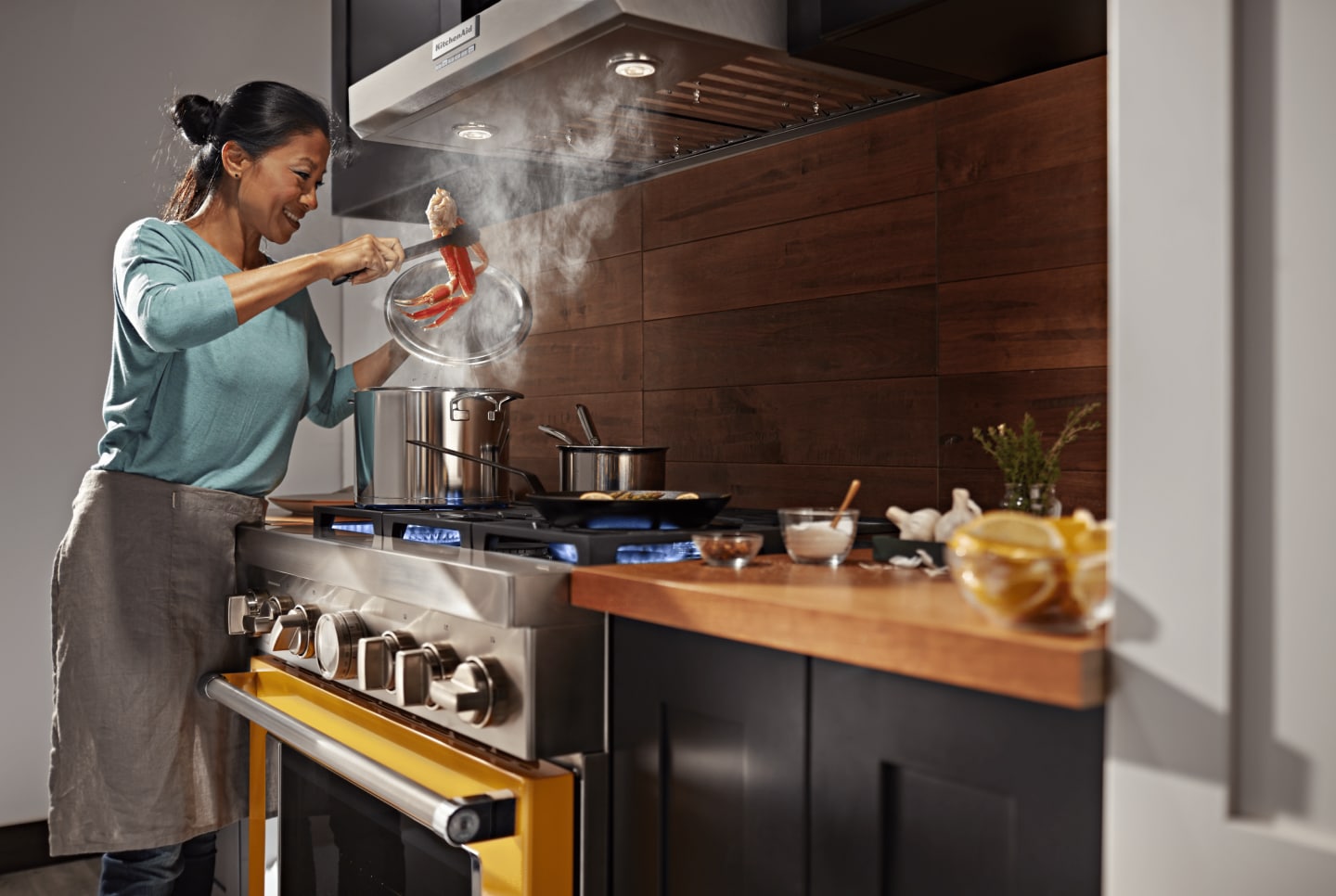 What’s the Right Range Hood Height Above a Stove? KitchenAid