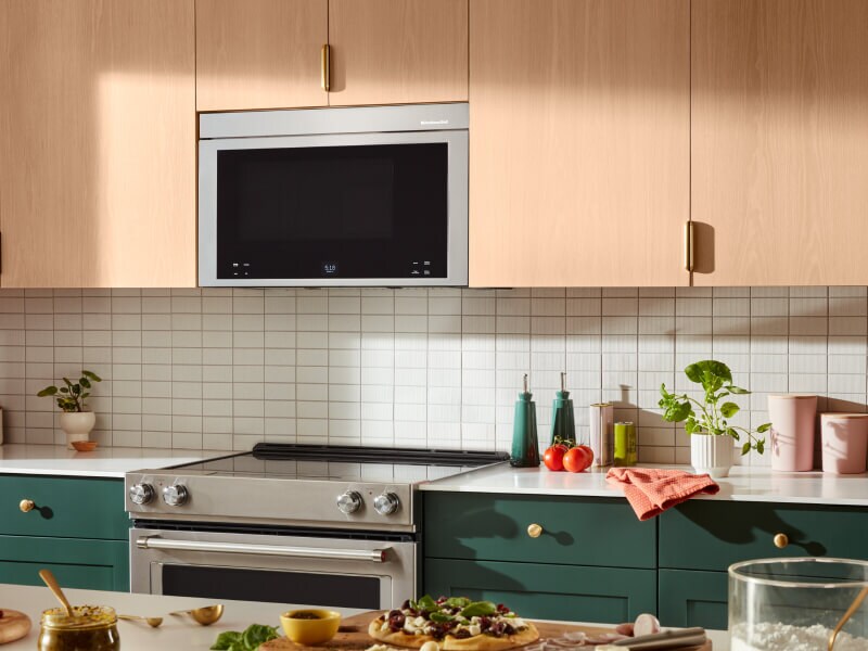 KitchenAid® over-the-range microwave above a KitchenAid® electric range KitchenAid® over-the-range microwave above a KitchenAid® electric range