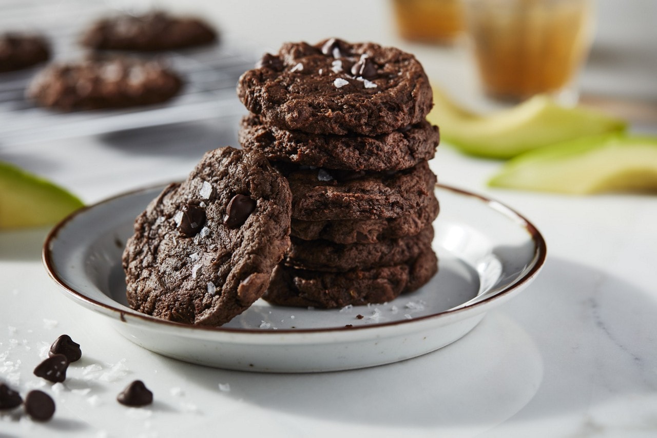 Make delicious chocolate cookies with overripe avocados. 