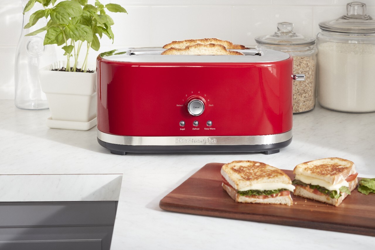 Toast breakfast favorites with our 4-slice toaster. Toast breakfast favorites with our 4-slice toaster.