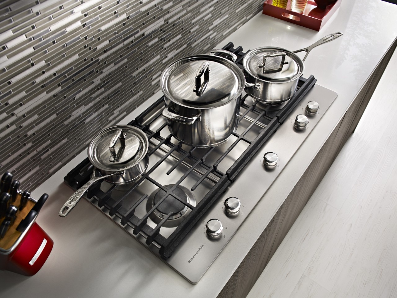 Create exciting meals with a 5-burner gas cooktop.
