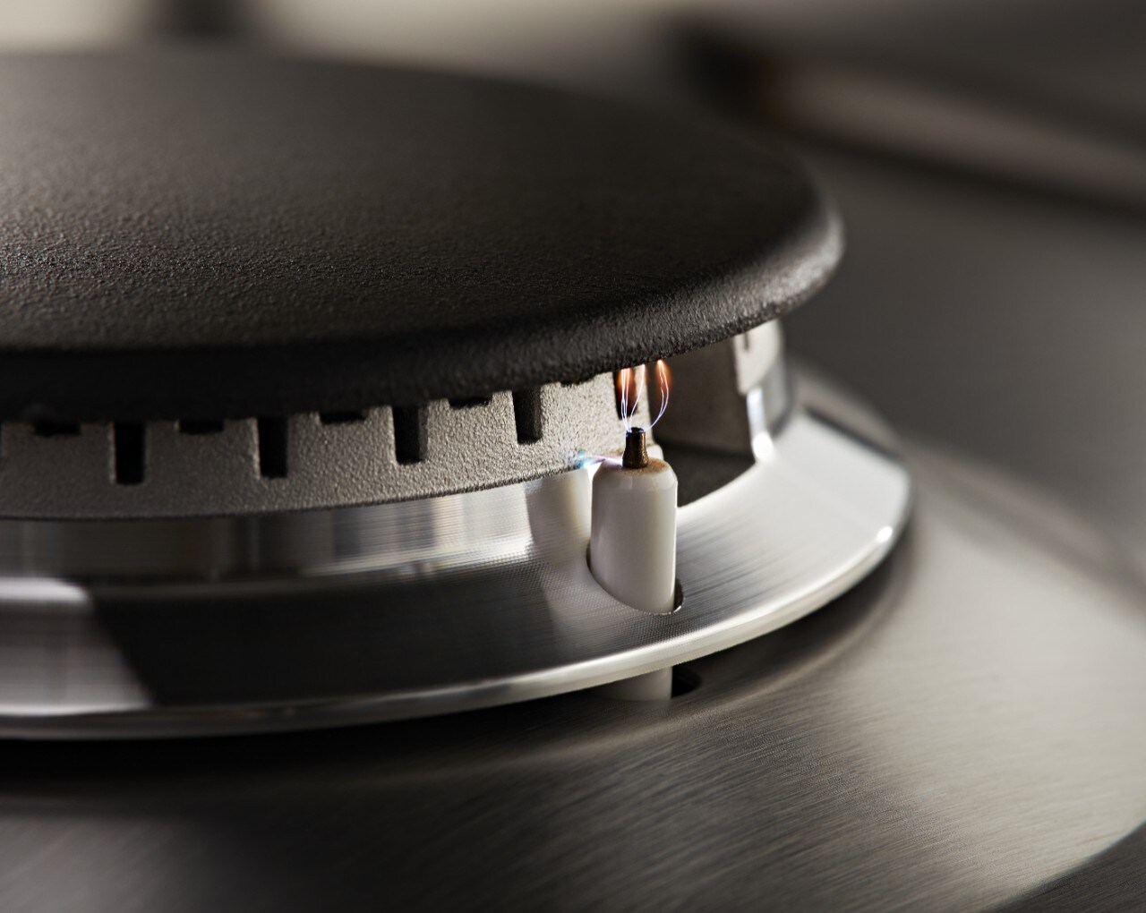 Discover new cooking experiences with a 6-burner gas cooktop. Discover new cooking experiences with a 6-burner gas cooktop.