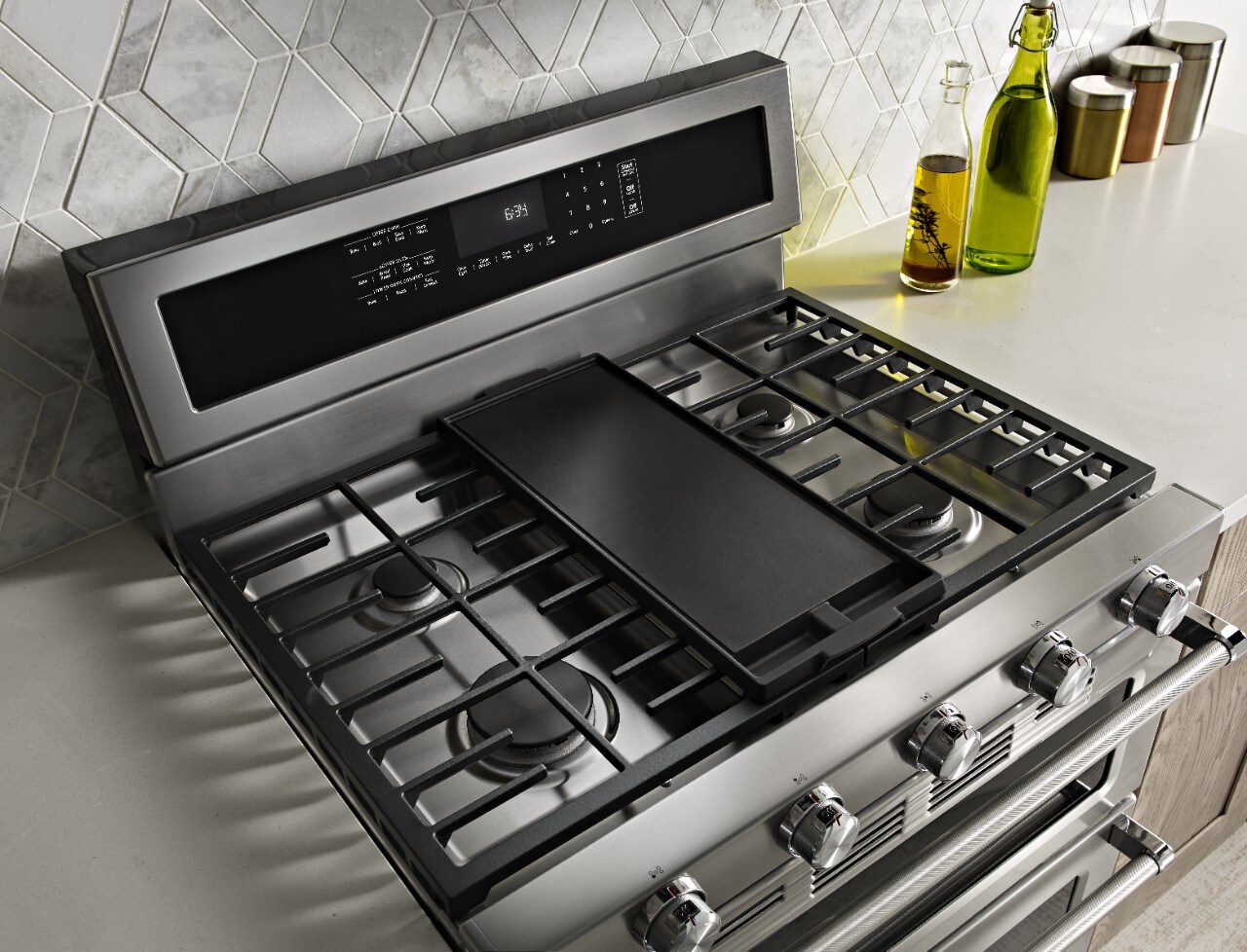 Bake your favorites with our double oven gas stove. Bake your favorites with our double oven gas stove.