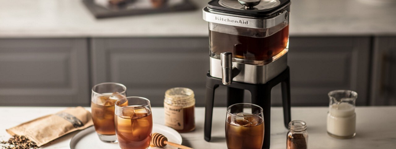 https://www.kitchenaid.com/content/kitchenaid/en_us/pinch-of-help/countertop-appliances/how-to-make-the-best-cup-of-coffee-at-home/_jcr_content/root/main/responsivegrid/responsivegrid_20450_1197100898/textimage/image.coreimg.jpeg/1613510542682/coffee-image-4.jpeg