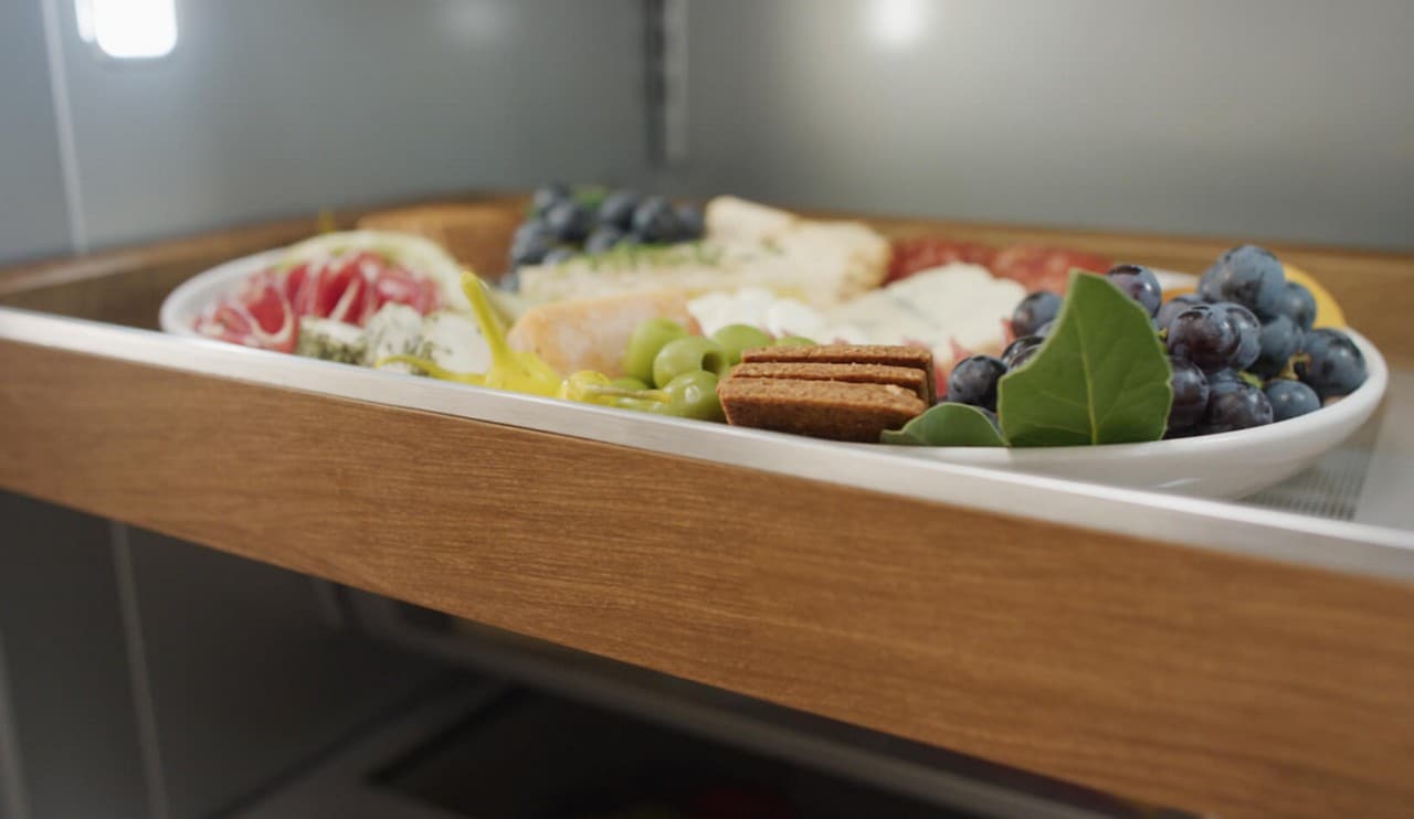 v07_SlidingStorageTray_42