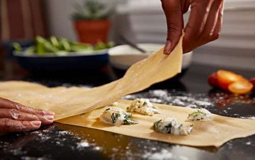 https://www.kitchenaid.com/content/kitchenaid/en_us/pinch-of-help/stand-mixers/how-to-make-ravioli.thumb.500.500.png