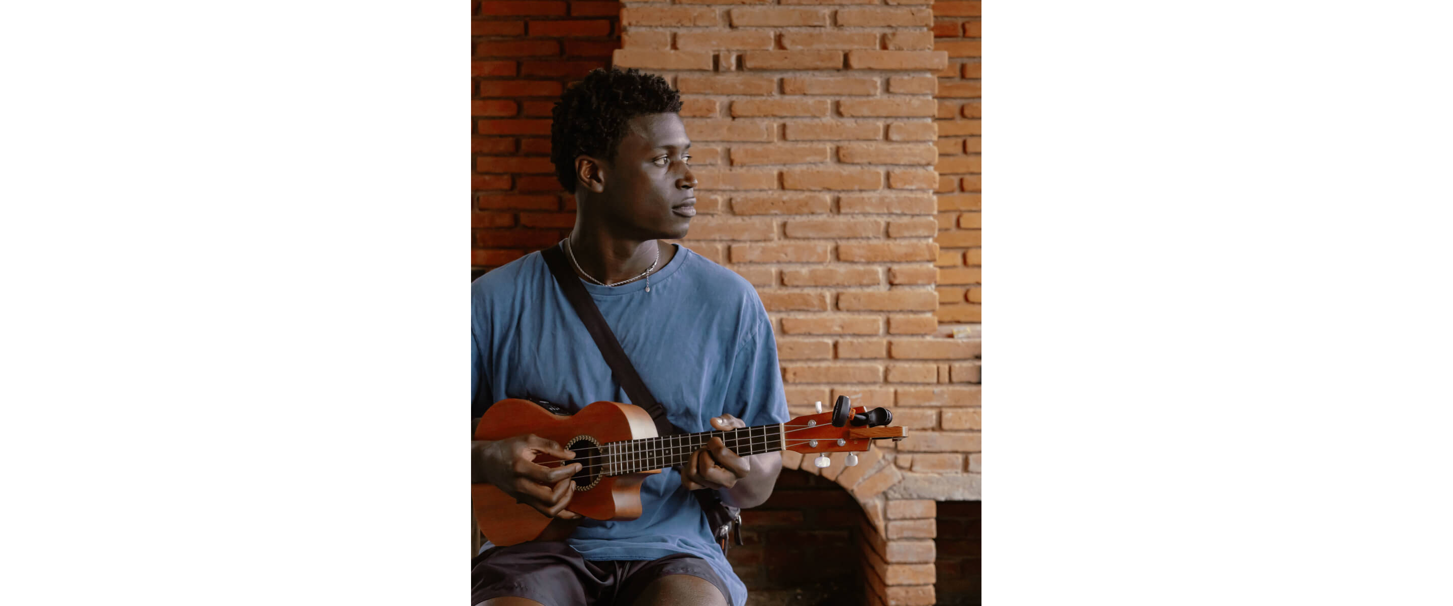 Image of indie muscian Mon Rovîa