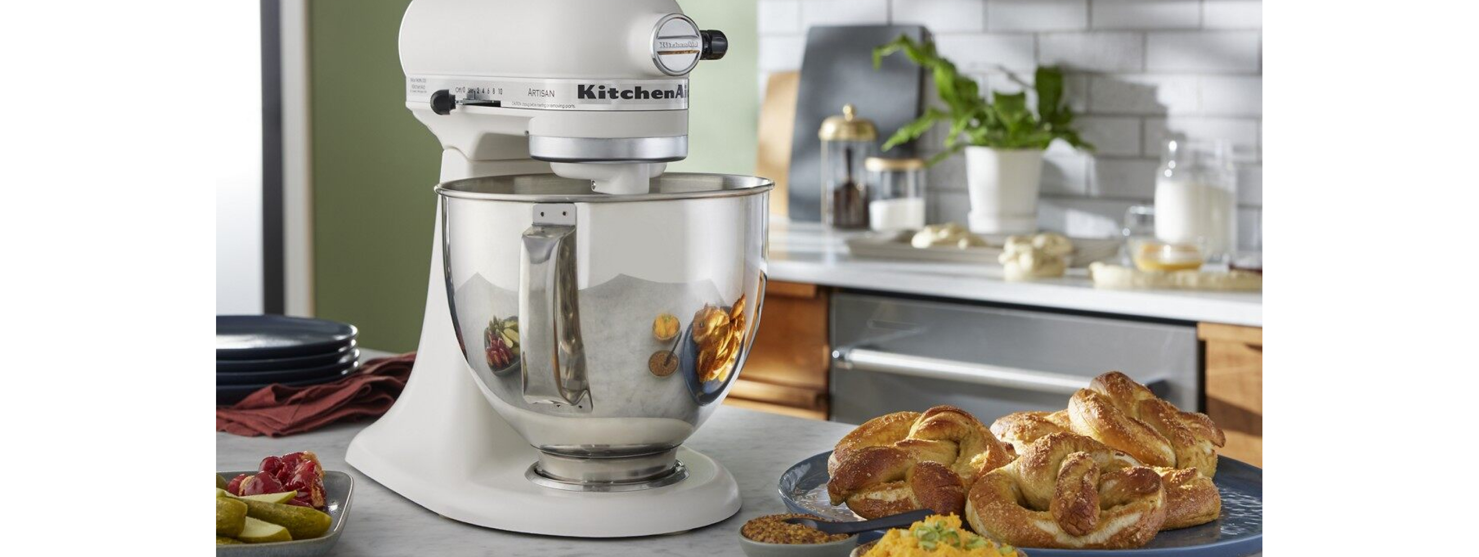 KitchenAid - 5.5 Quart Bowl-Lift Stand Mixer - Contour Silver