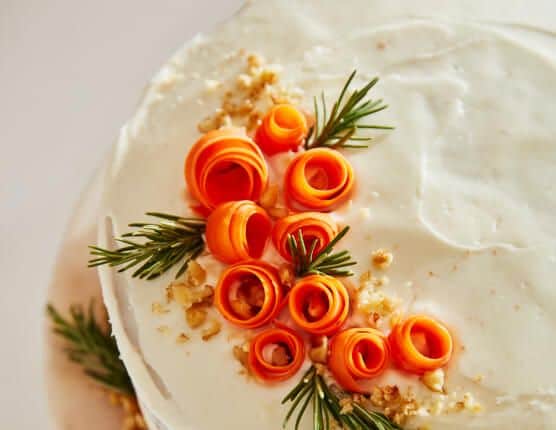 Orange floral toppings made of frosting on a cake.
