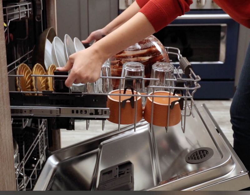 Dishwashers Designed to Master Kitchen Cleanup