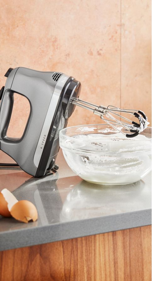 Flex Edge Beaters in a 6-Speed Hand Mixer.