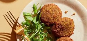 Crispy home-made chickpea falafel recipe from Yummly!
