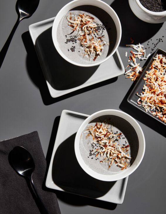 Smoothie bowl with toasted coconut