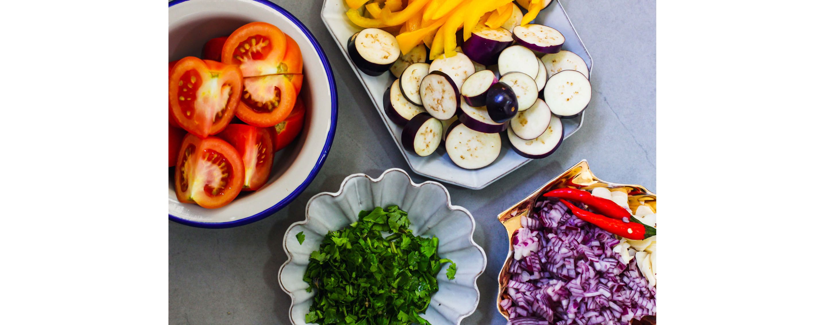 The ingredients for Spicy Clam Pasta in separate bowls and dishes.