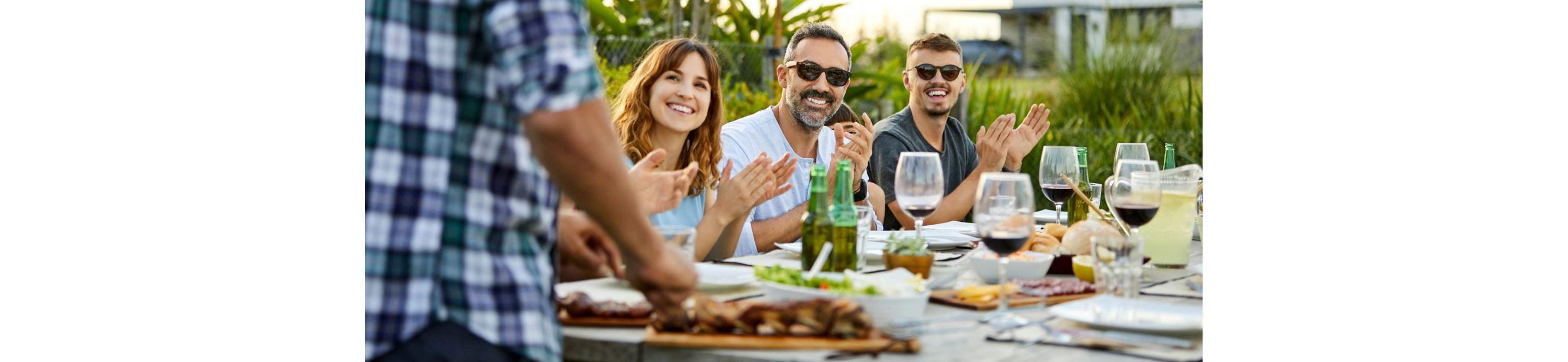 People applauding their cook.
