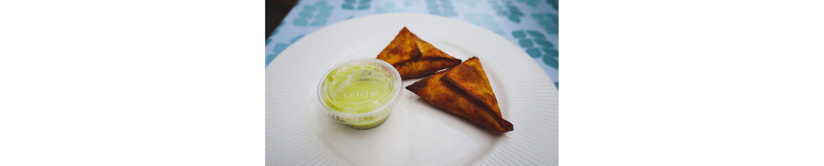 A closeup of plate of sambusa.