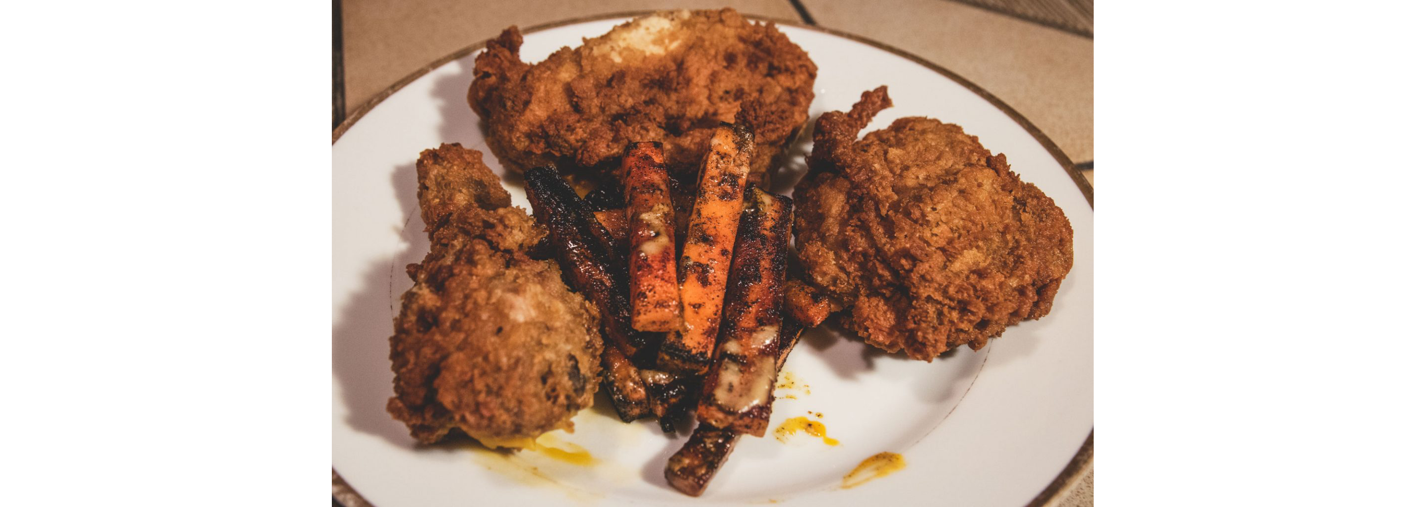 A large plate filled with Yemenite fried chicken.