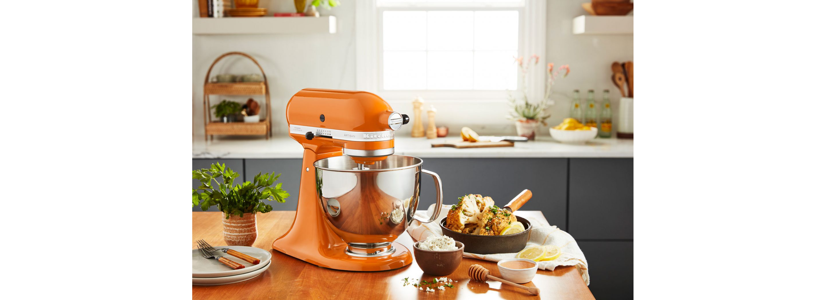 A Stand Mixer in Honey.