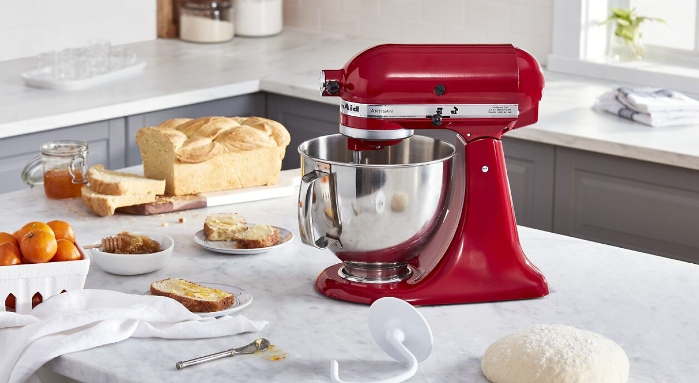 https://www.kitchenaid.com/is/image/content/dam/business-unit/kitchenaid/en-us/marketing-content/site-assets/page-content/blog/20-sweet---savory-quick-bread-recipes/20_Quick_Bread_Recipes_FLYOUT_BG.png?fmt=png-alpha&qlt=85,0&resMode=sharp2&op_usm=1.75,0.3,2,0&scl=1&constrain=fit,1