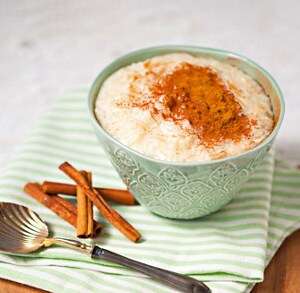 A bowl of rice pudding topped with cinnamon